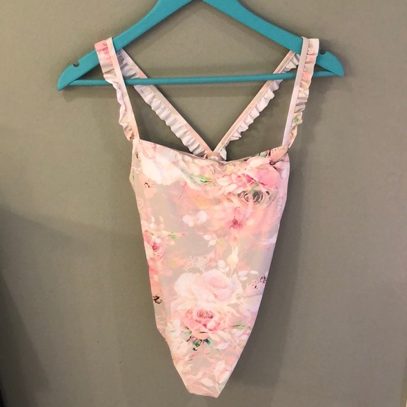 Other - NWT ruffle sleeve Dippin daisys one piece swimsuit Size M Color- floral